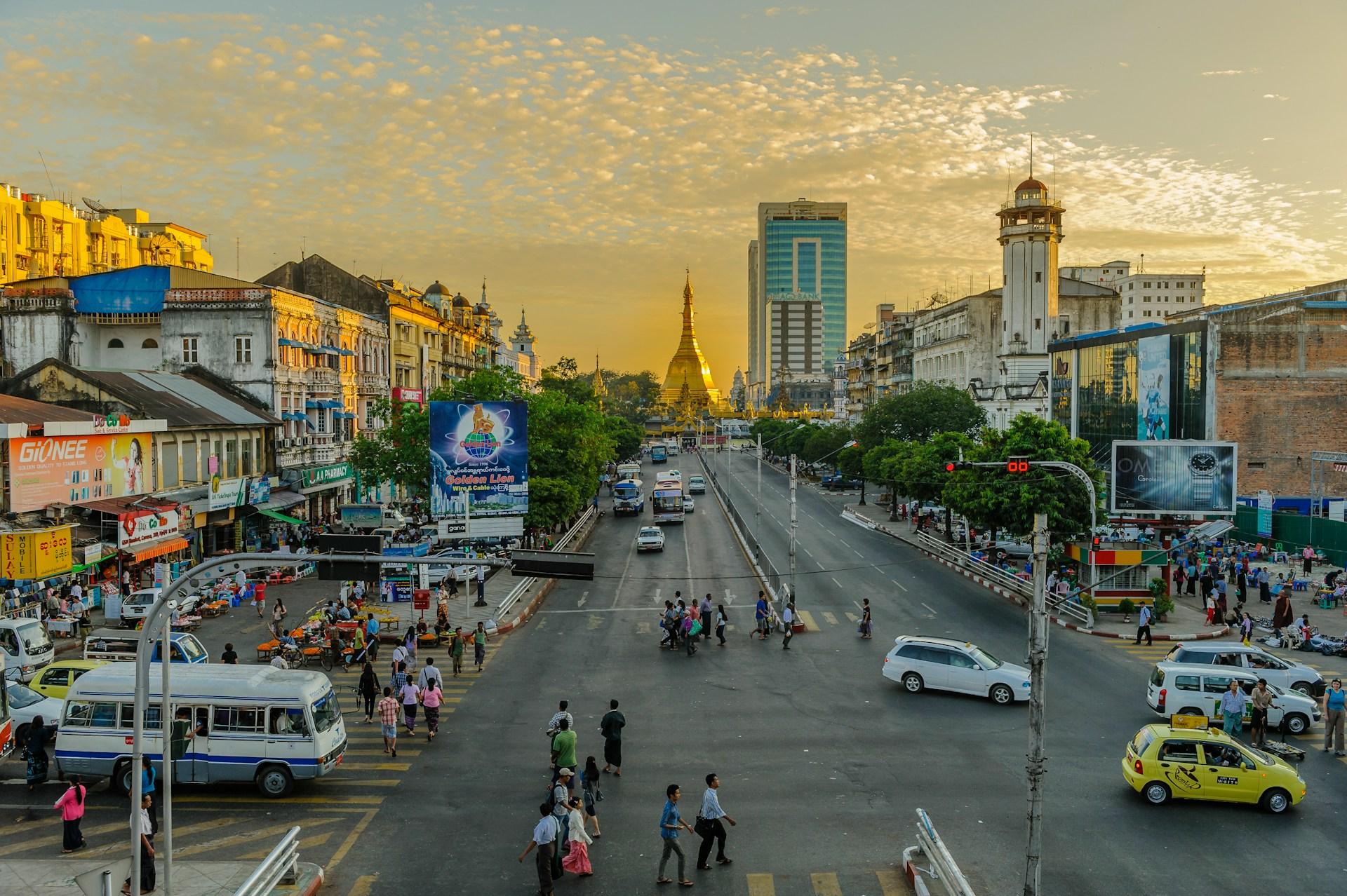 Driving in Myanmar (Birmania)